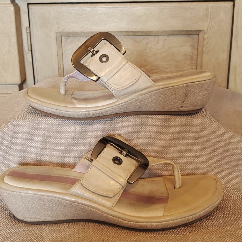 Dockers sandals size 7.5 Blush light cream pink shimmer